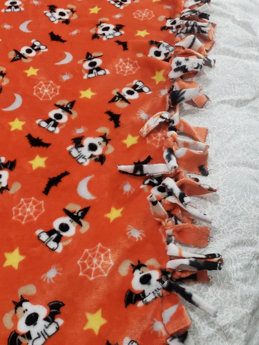 Handmade New Condition No-sew Tie/fleece Doublesided Halloween Puppy Blanket